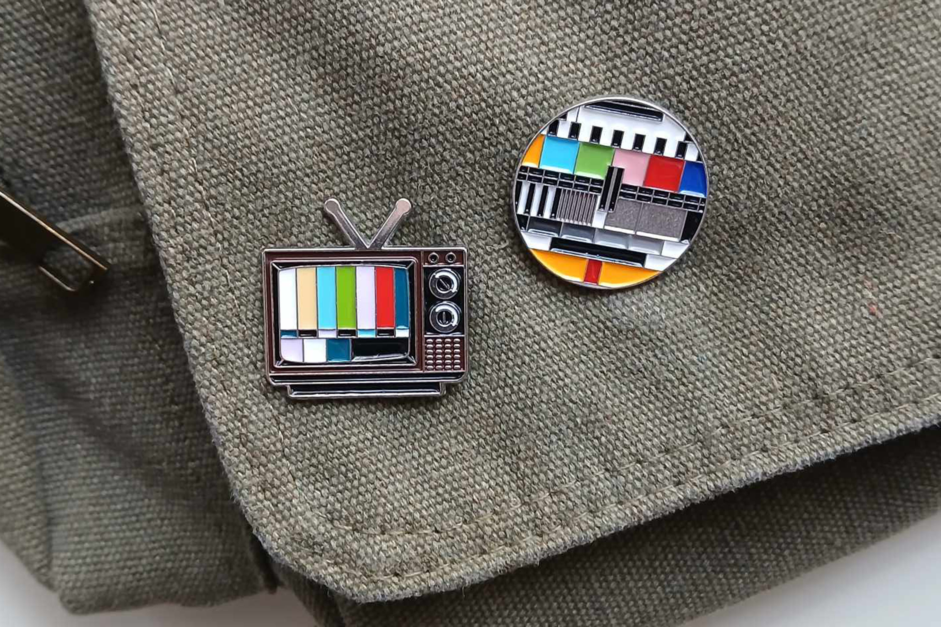 Ретро брош