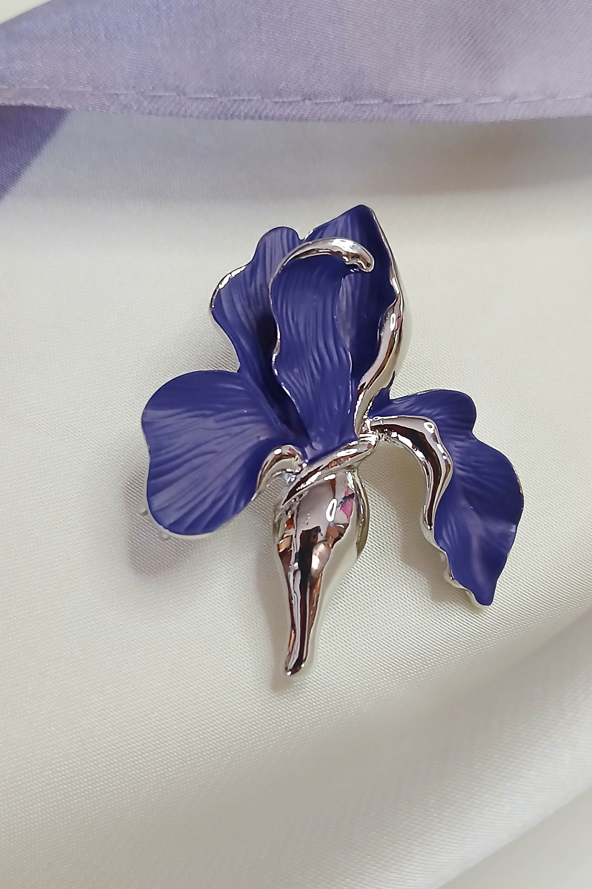 Брош цвет Ирис